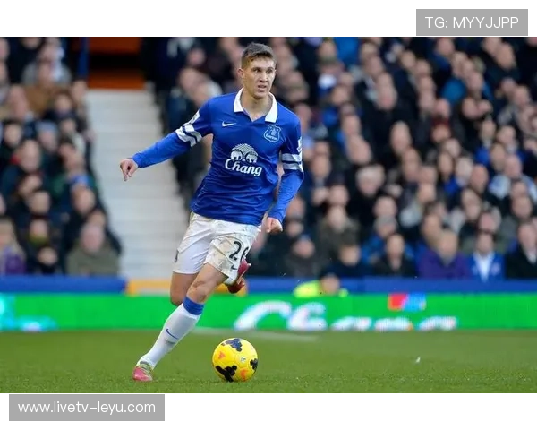 斯通斯：英格兰中后卫的坚实屏障，守护防线无懈可击